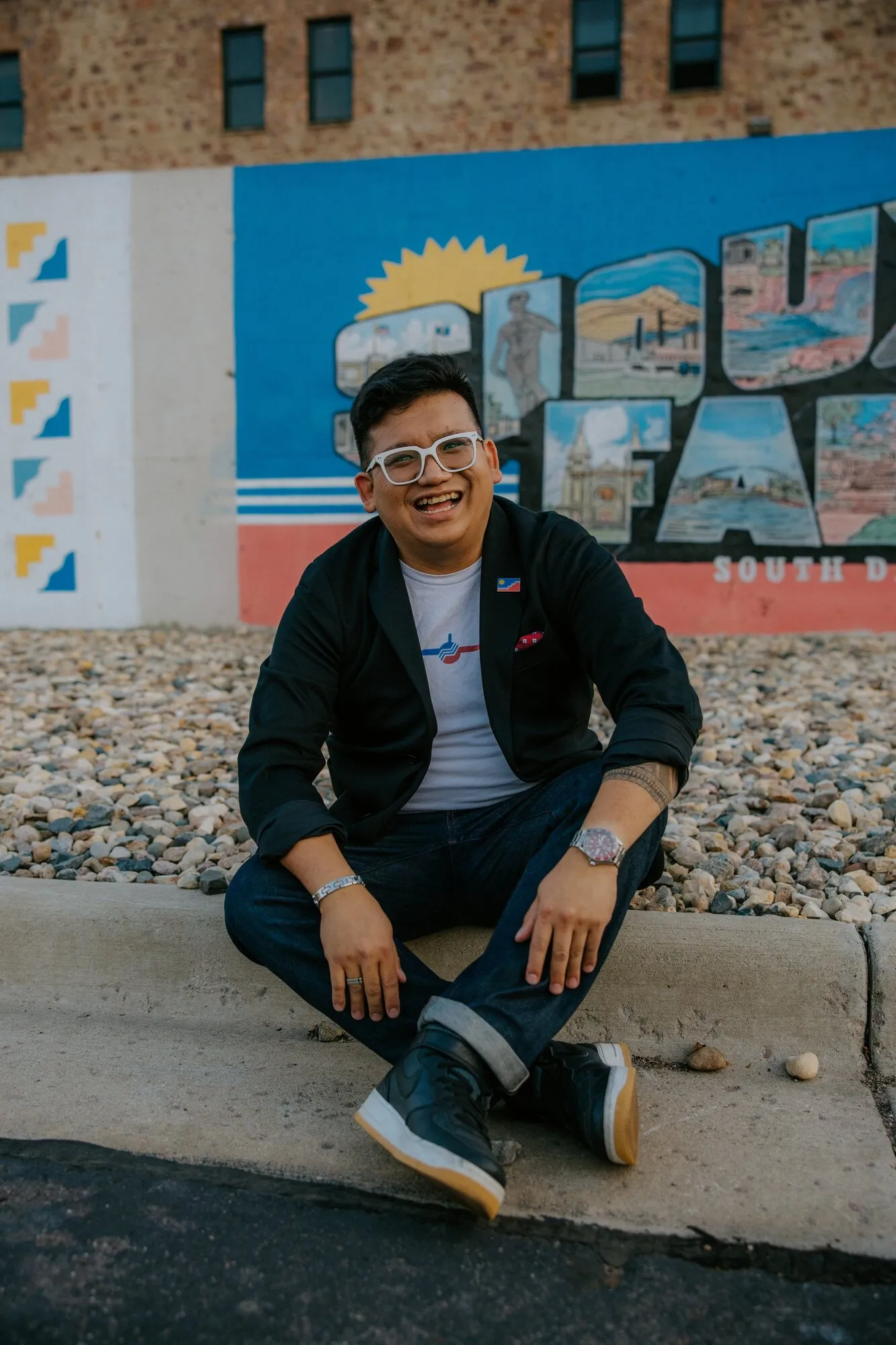 Vince Danh in front of the Sioux Falls mural downtown